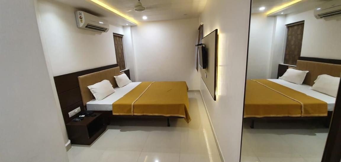 Hotel N K Bhuj Exterior photo